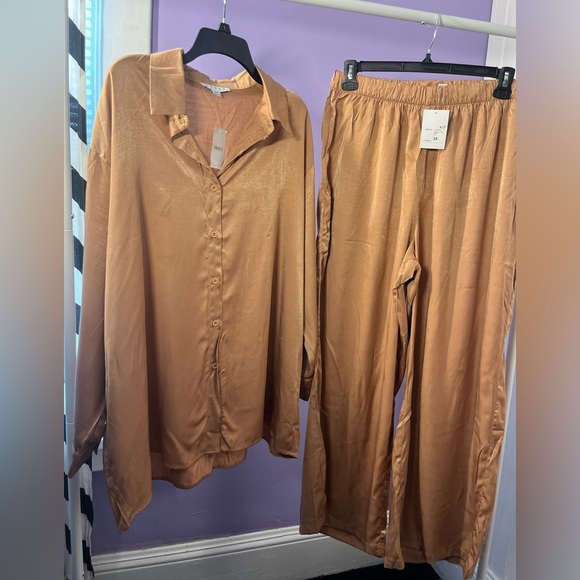 Forever 21+ Pant Set in camel satin NWT Pantone flowy Scandi soft femininity - Picture 5 of 6